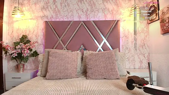 Aliice1  online show from 11/11/25, 08:42