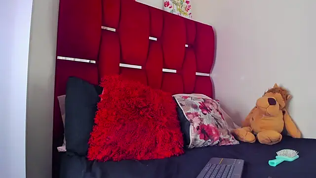 Snapshot of Camila_hot_ts chatting on 10/16/25, 04:52 Camila hot ts online show from 10/16/25, 04:52