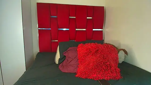 Snapshot of Camila_hot_ts chatting on 12/19/25, 02:13 Camila hot ts online show from 12/19/25, 02:13