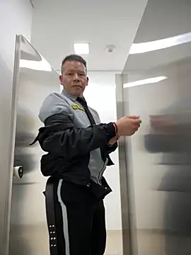 Manu0586 online show from 09/11/25, 07:41