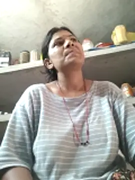 Snapshot of couple_71 chatting on 05/21/26, 04:30 couple 71 online show from 05/21/26, 04:30