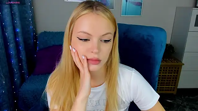 KatherineePierce online show from 11/30/25, 01:04