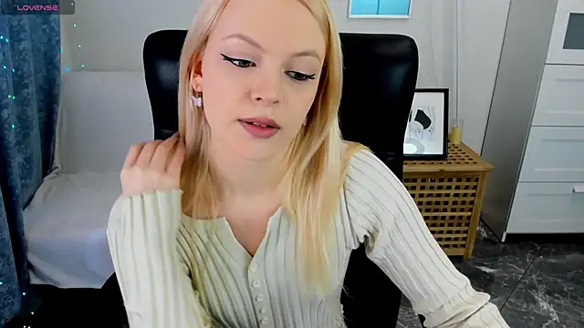 KatherineePierce online show from 04/12/26, 02:00