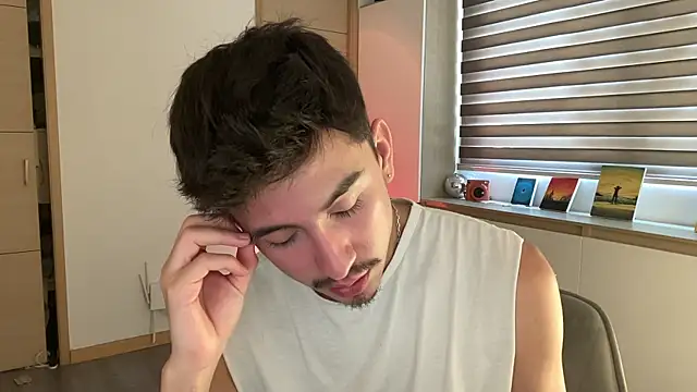 sweettaaron01 online show from 12/19/25, 06:15