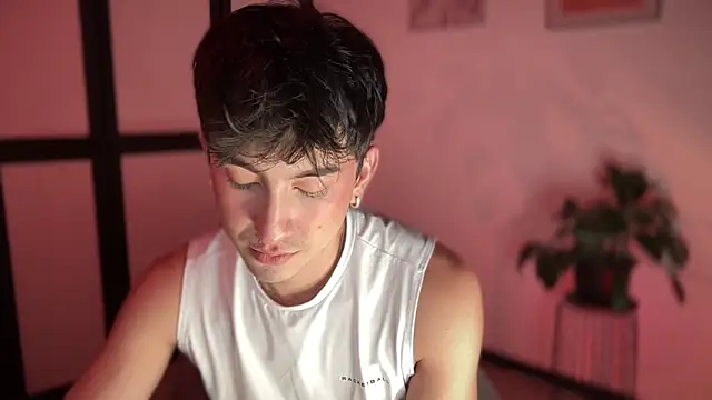 sweettaaron01 online show from 04/24/26, 12:13