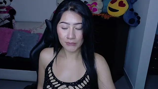 evelyn ch  online show from 10/17/25, 02:08