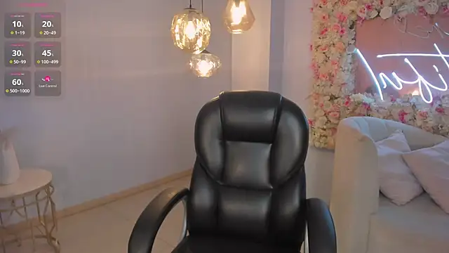 SarahYates online show from 04/14/26, 04:18