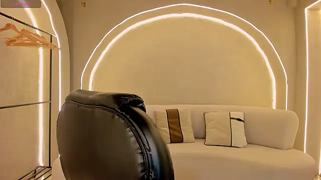 SarahYates online show from 04/24/26, 04:26