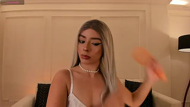 Snapshot of IsabellaMoreau chatting on 12/22/25, 07:22 IsabellaMoreau online show from 12/22/25, 07:22