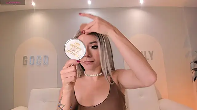 Snapshot of IsabellaMoreau chatting on 01/05/26, 07:28 IsabellaMoreau online show from 01/05/26, 07:28