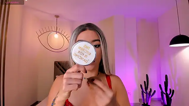 Snapshot of IsabellaMoreau chatting on 01/07/26, 07:38 IsabellaMoreau online show from 01/07/26, 07:38