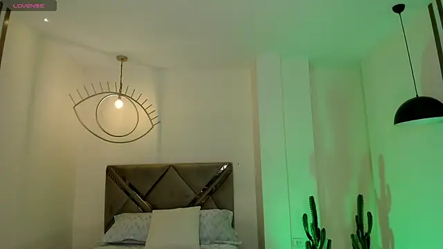 Snapshot of IsabellaMoreau chatting on 02/21/26, 07:48 IsabellaMoreau online show from 02/21/26, 07:48