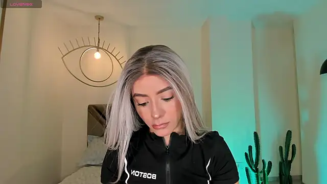 Snapshot of IsabellaMoreau chatting on 02/23/26, 07:11 IsabellaMoreau online show from 02/23/26, 07:11