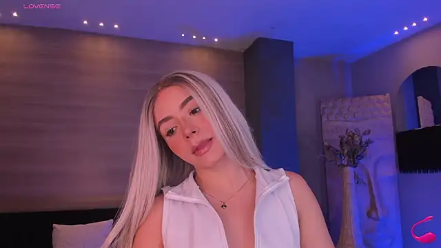 IsabellaMoreau online show from 03/04/26, 08:37