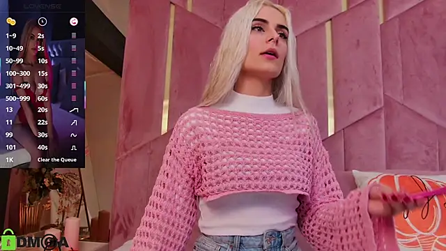 SelenaDaze online show from 10/30/25, 04:47