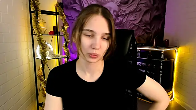 Snapshot of TessaMill chatting on 12/03/25, 09:18 TessaMill online show from 12/03/25, 09:18