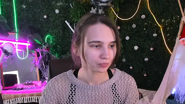 Snapshot of TessaMill chatting on 12/17/25, 09:15 TessaMill online show from 12/17/25, 09:15