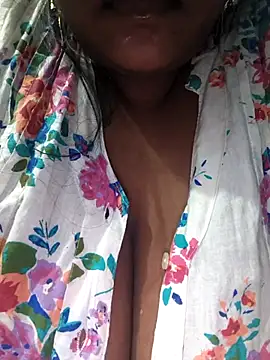 Dassing strip couple online show from 10/06/25, 07:33