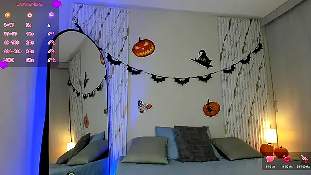 Snapshot of MissVioleet_ chatting on 10/23/25, 05:12 MissVioleet online show from 10/23/25, 05:12