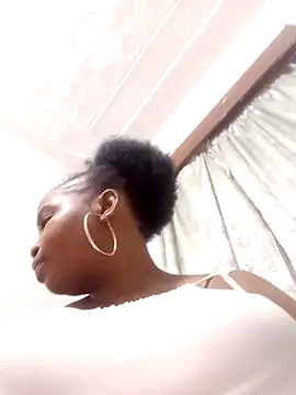 Snapshot of ShySexyBaddiexx chatting on 11/06/25, 10:43 ShySexyBaddiexx online show from 11/06/25, 10:43