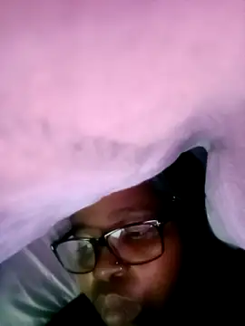 Snapshot of ShySexyBaddiexx chatting on 11/10/25, 01:32 ShySexyBaddiexx online show from 11/10/25, 01:32