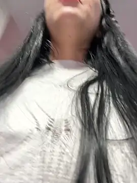 Snapshot of oh_nina chatting on 09/20/25, 06:42 oh nina online show from 09/20/25, 06:42