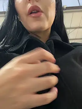 Snapshot of oh_nina chatting on 11/07/25, 10:43 oh nina online show from 11/07/25, 10:43