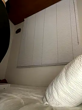 Snapshot of oh_nina chatting on 11/28/25, 03:09 oh nina online show from 11/28/25, 03:09