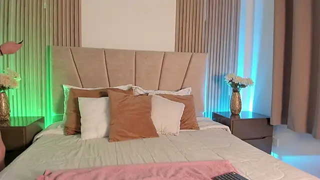 Victoria Beaumont online show from 04/10/26, 12:10