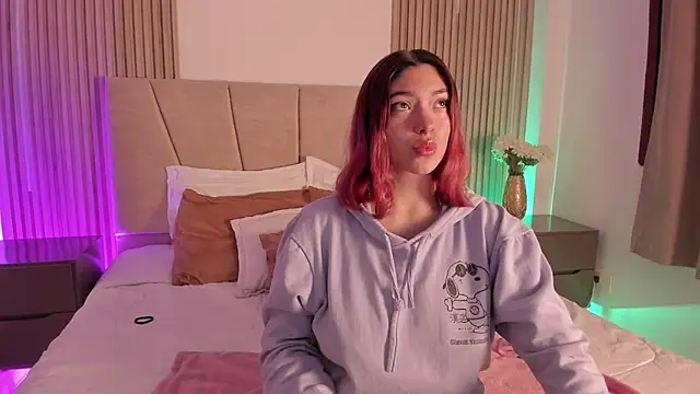 Victoria Beaumont online show from 04/14/26, 12:00