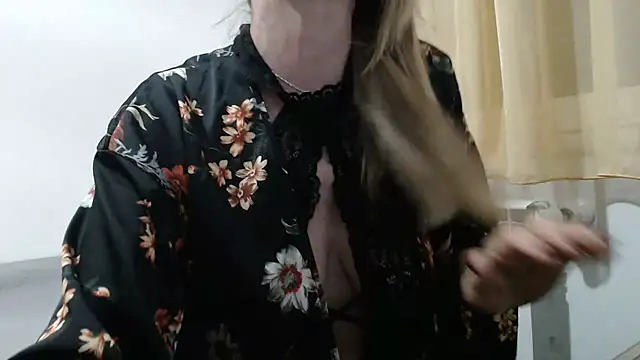 SerenaMilf online show from 02/16/26, 09:00