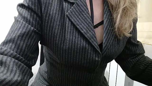 SerenaMilf online show from 03/17/26, 08:56