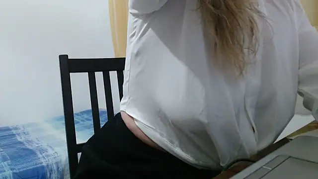 SerenaMilf online show from 03/25/26, 08:37