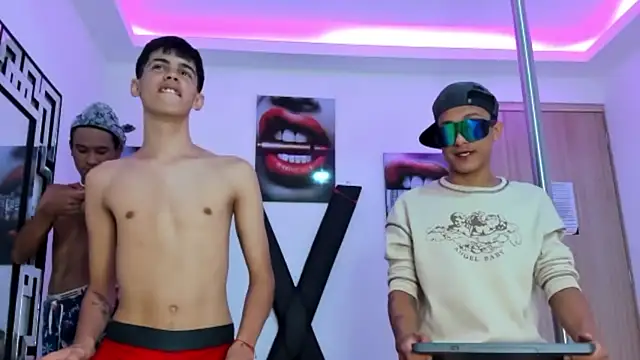 TWINKS FRIENDS online show from 10/20/25, 02:45