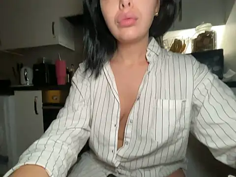 FrancescaXO online show from 04/17/26, 04:48
