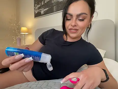 FrancescaXO online show from 06/14/26, 02:30