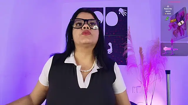 Iamlola  online show from 10/16/25, 09:16