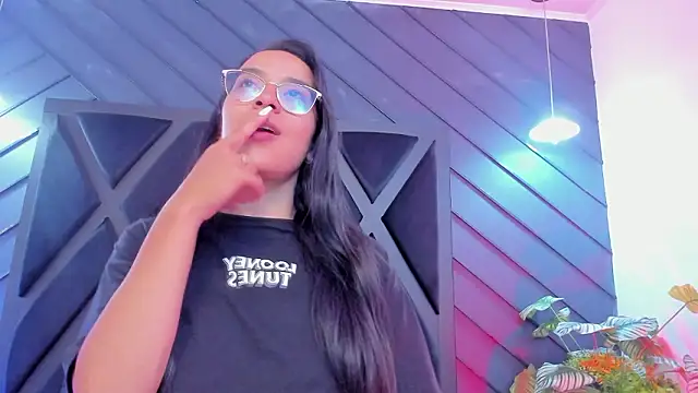 zoe martins  online show from 02/17/26, 05:19