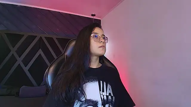 zoe martins  online show from 04/11/26, 05:17