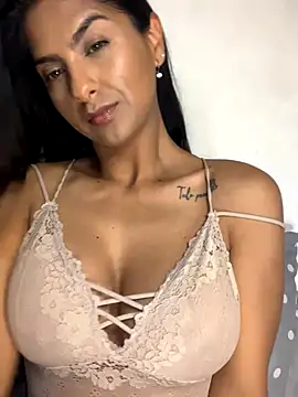 chicachocolate01 online show from 10/16/25, 02:56