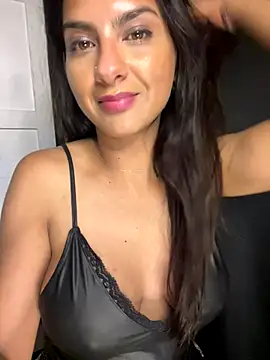 chicachocolate01 online show from 11/18/25, 04:39