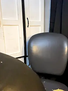 chicachocolate01 online show from 11/23/25, 07:19