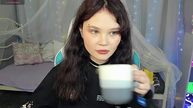 EmilyChaves online show from 04/08/26, 06:57