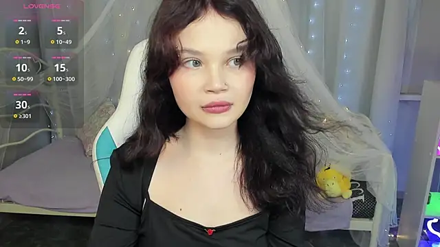 Snapshot of EmilyChaves chatting on 04/14/26, 06:30 EmilyChaves online show from 04/14/26, 06:30