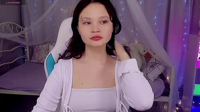 Snapshot of EmilyChaves chatting on 05/12/26, 07:38 EmilyChaves online show from 05/12/26, 07:38