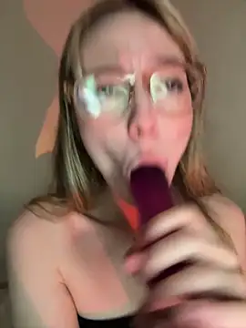 ReenKitty online show from 12/17/25, 05:13