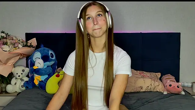 MissEmilyMiller online show from 10/17/25, 05:04