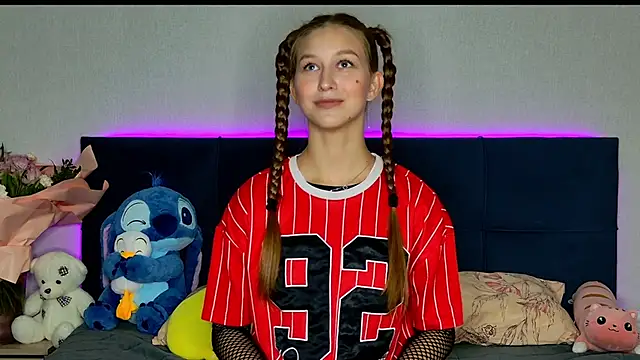 MissEmilyMiller online show from 10/21/25, 05:13