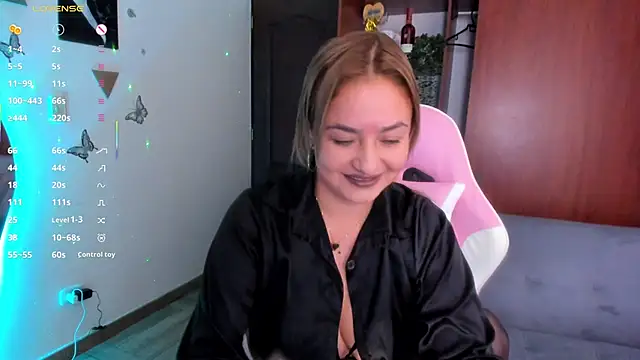 luciamature  online show from 02/10/26, 12:04