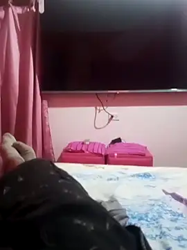 Snapshot of Andrade-1 chatting on 11/17/25, 04:46 Andrade-1 online show from 11/17/25, 04:46